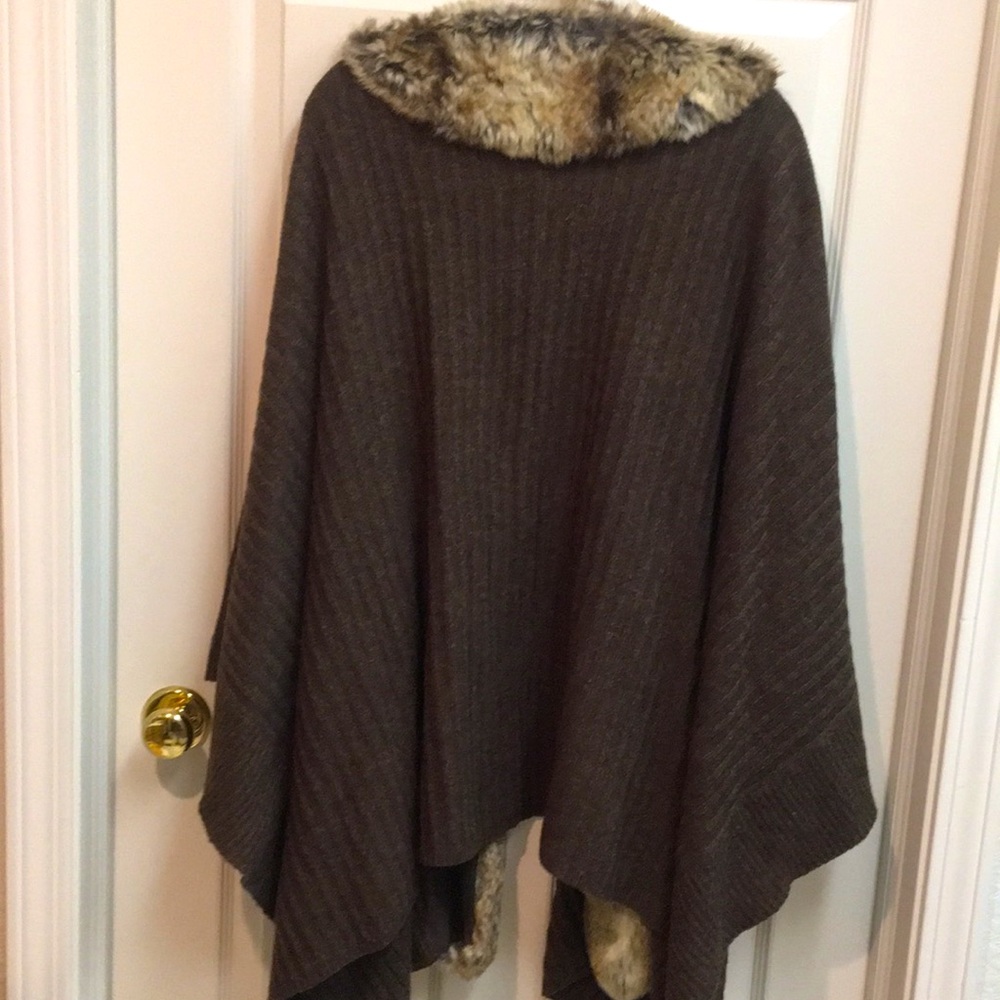 Nordstroms Faux Fur Trimmed Brown Sweater Cape - Picture 3 of 10